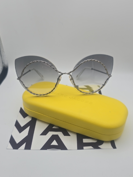 Marc Jacobs Accessories - Marc Jacobs Silver Gradient Round Chain Cat-Eye Sunnies (FULL INC)(NWOT)🩶